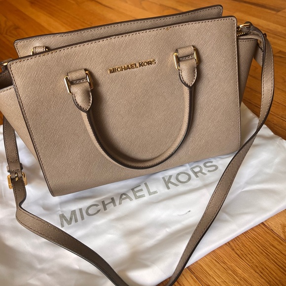 Michael Kors Selma Leather Purse - Picture 1 of 8